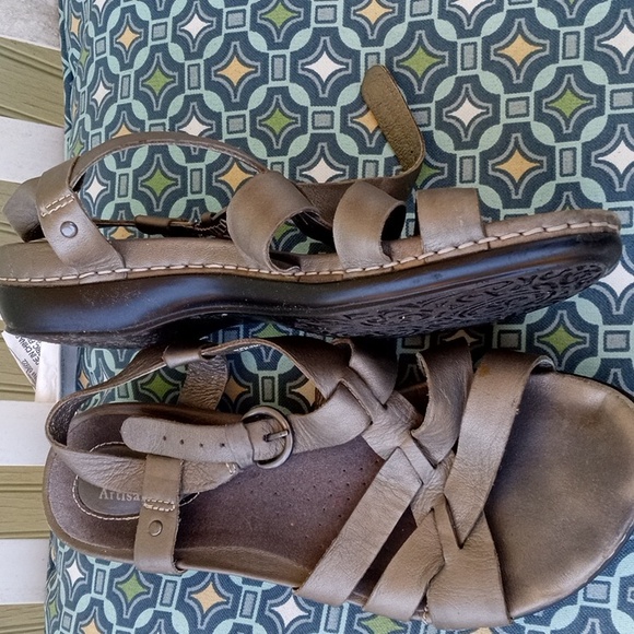 CLARKS BrONZE LEATHER SANDALS - Picture 2 of 4